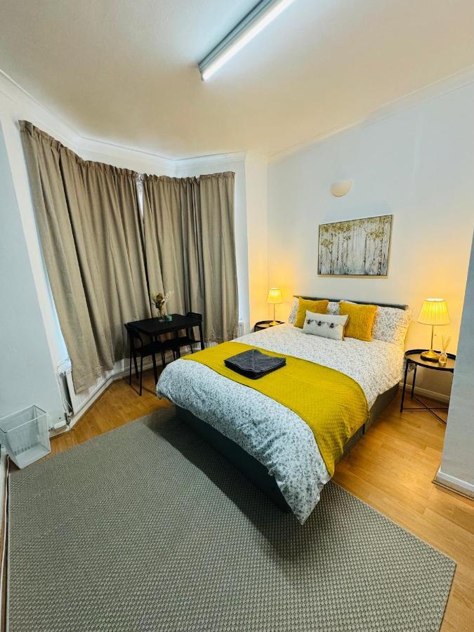 2 Bedrooms House Near Central London Exterior photo