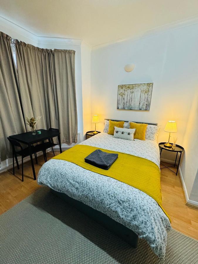 2 Bedrooms House Near Central London Exterior photo