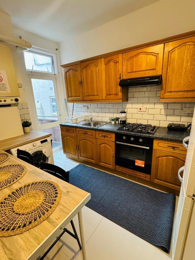 2 Bedrooms House Near Central London Exterior photo
