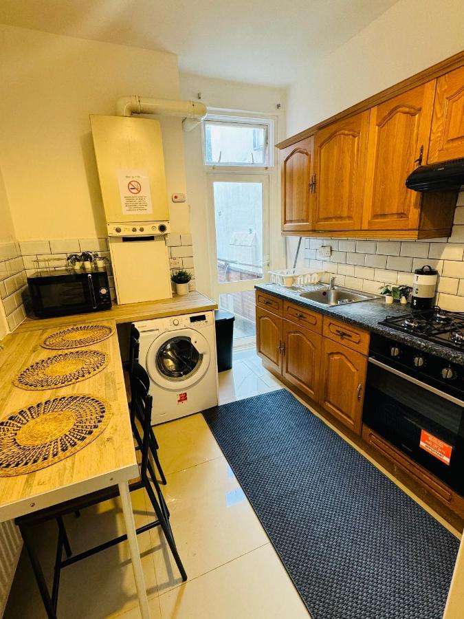 2 Bedrooms House Near Central London Exterior photo