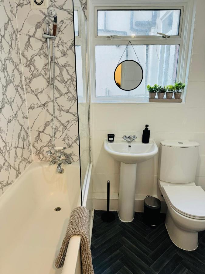 2 Bedrooms House Near Central London Exterior photo