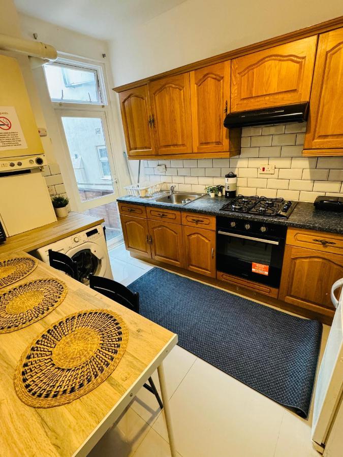 2 Bedrooms House Near Central London Exterior photo